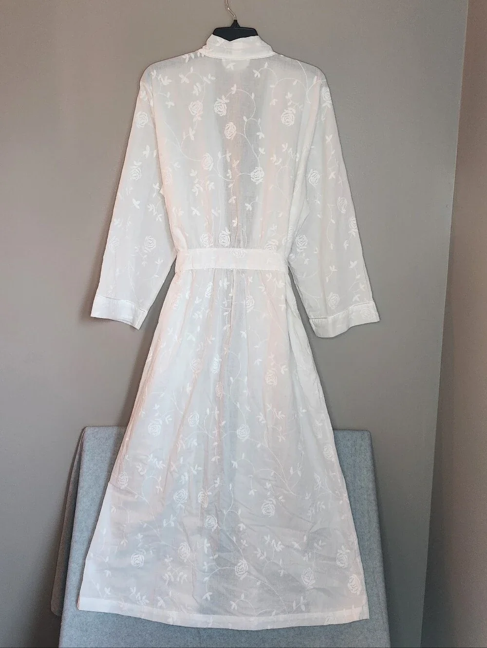 Charter Club Intimates White Sheer Floral Embroidered Robe 100% Cotton. Size XL